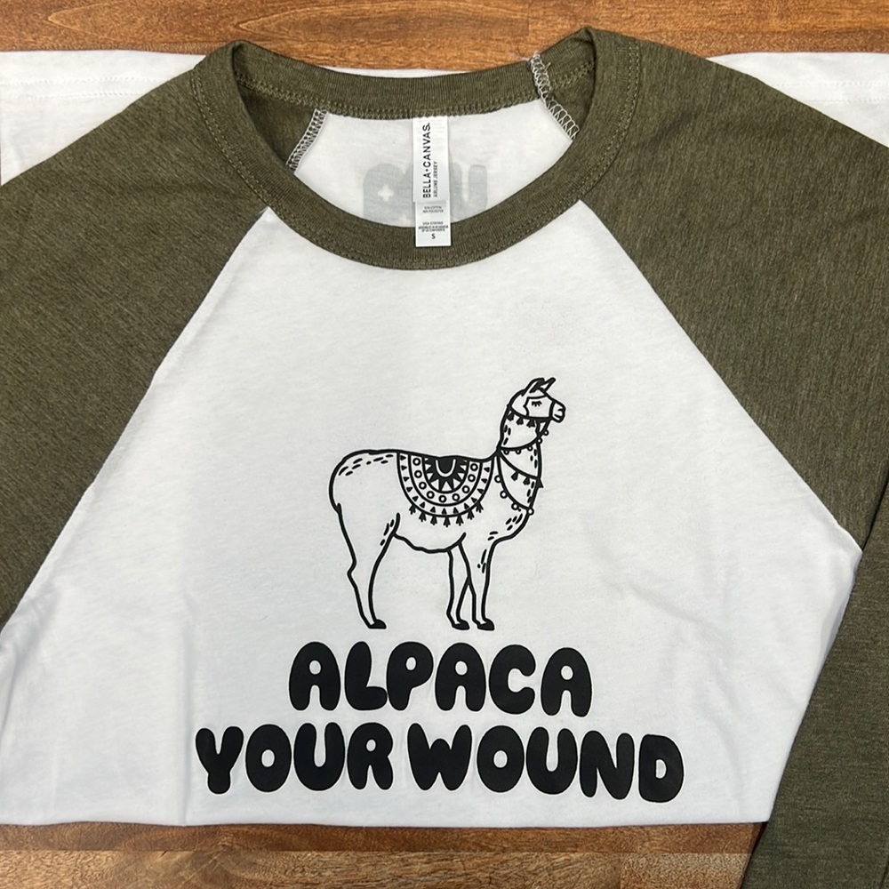 NURSING BASEBALL TEE "Alpaca Your Wound"
